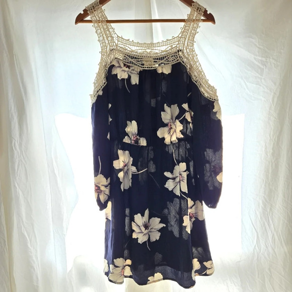 Pink Owl Dresses & Skirts - Pretty Cold Shoulder Dress NWT  😍